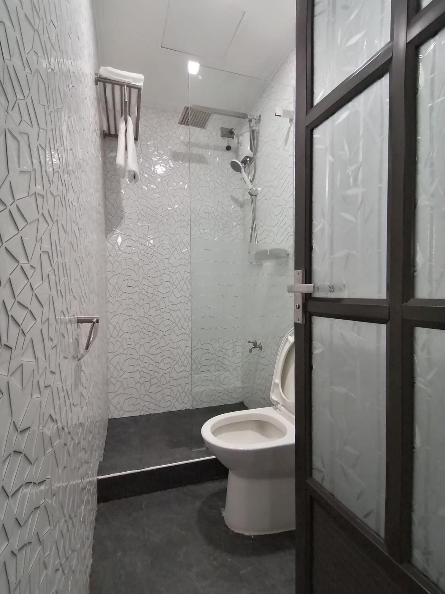 Paranaque City Cozy 2Br Staycation With Balcony Chateau Elysee For 4-6 Pax المظهر الخارجي الصورة