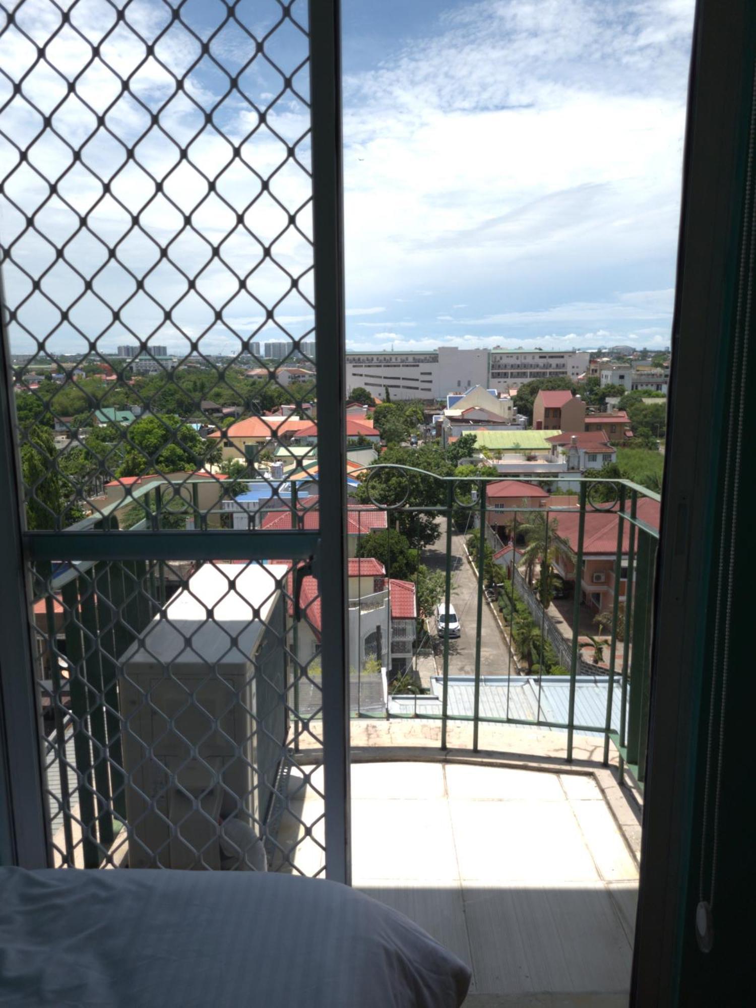 Paranaque City Cozy 2Br Staycation With Balcony Chateau Elysee For 4-6 Pax المظهر الخارجي الصورة