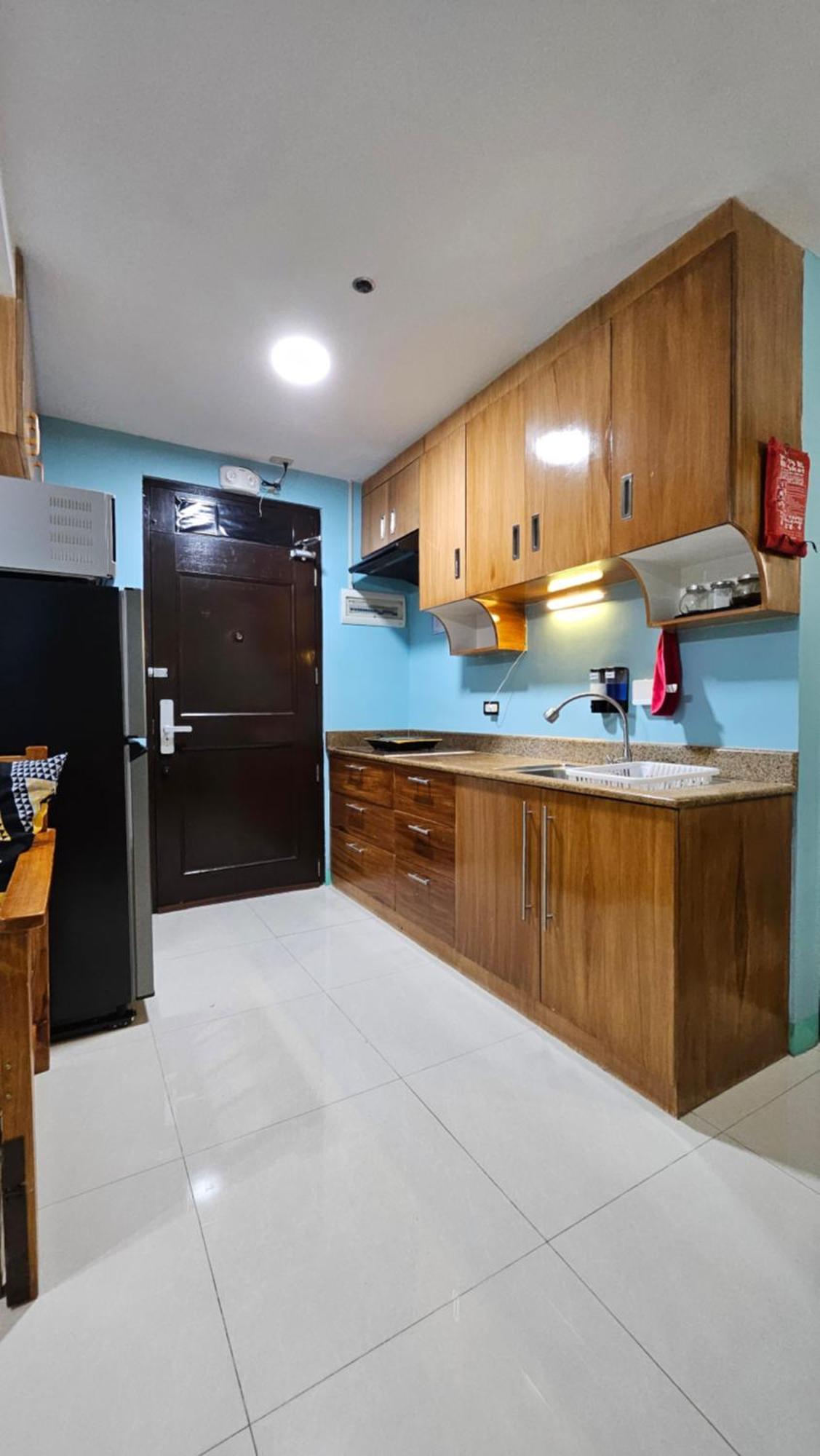 Paranaque City Cozy 2Br Staycation With Balcony Chateau Elysee For 4-6 Pax المظهر الخارجي الصورة